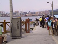 大排长龙登渡船<br/> 摄影：kavin