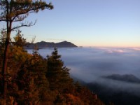 阳光慢慢露脸了~<br/> 摄影：阿英的登山小站