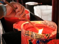 准备点香参拜<br/> 摄影：陳銘祥