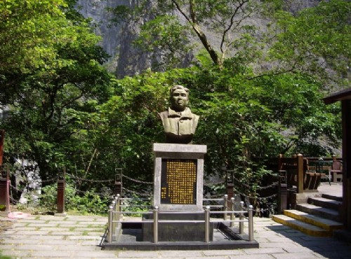 靳珩公園-段靳珩銅像