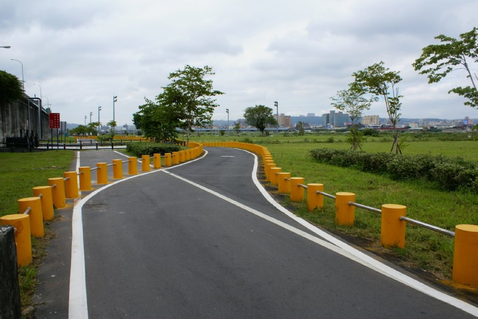 大漢溪右岸、新店溪左岸自行車道 攝影：Eva隨手拍