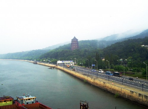 錢塘江-錢塘江-浩瀚湖面與旁邊景觀