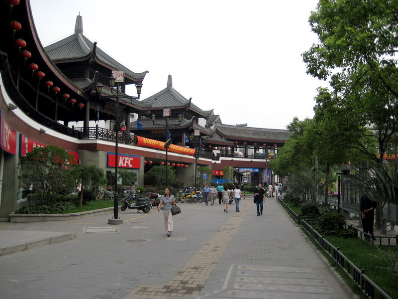 旁邊街景 攝影：李俊