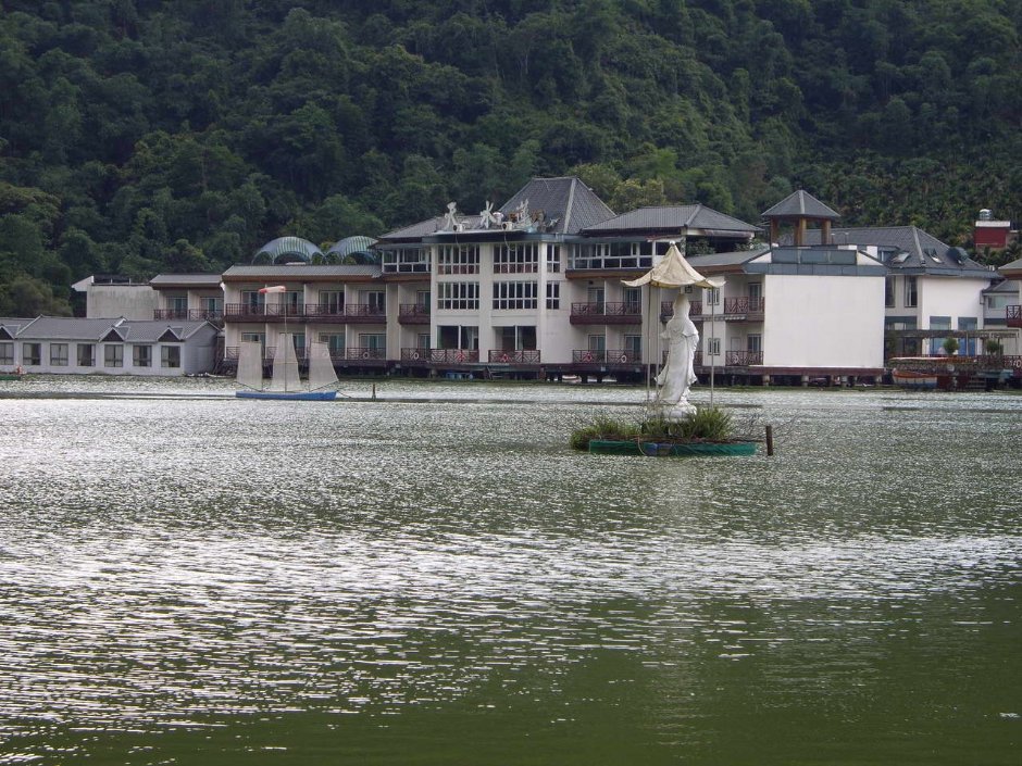 湖波荡漾 摄影：老山羊部落格