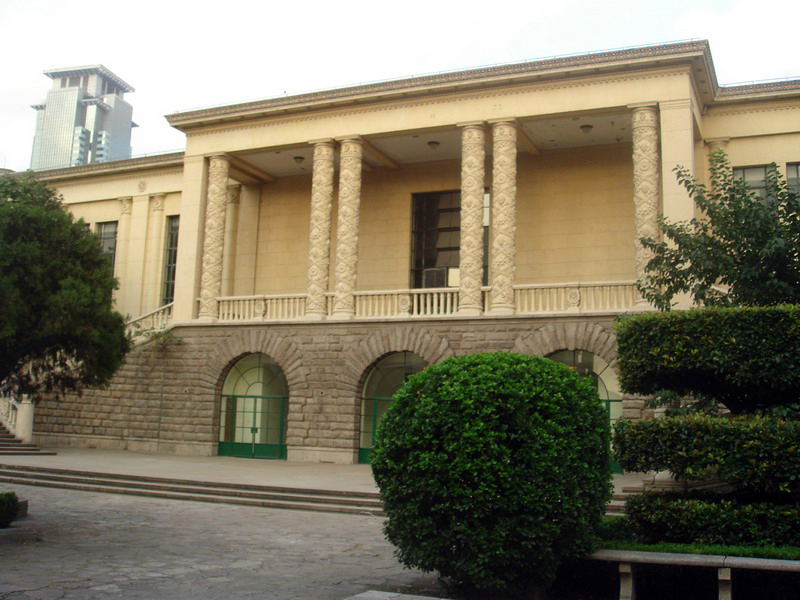 西一館旁庭院 攝影：余燕鳳