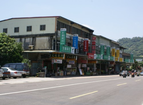 坪林形象商圈-整齊劃一的商店招牌