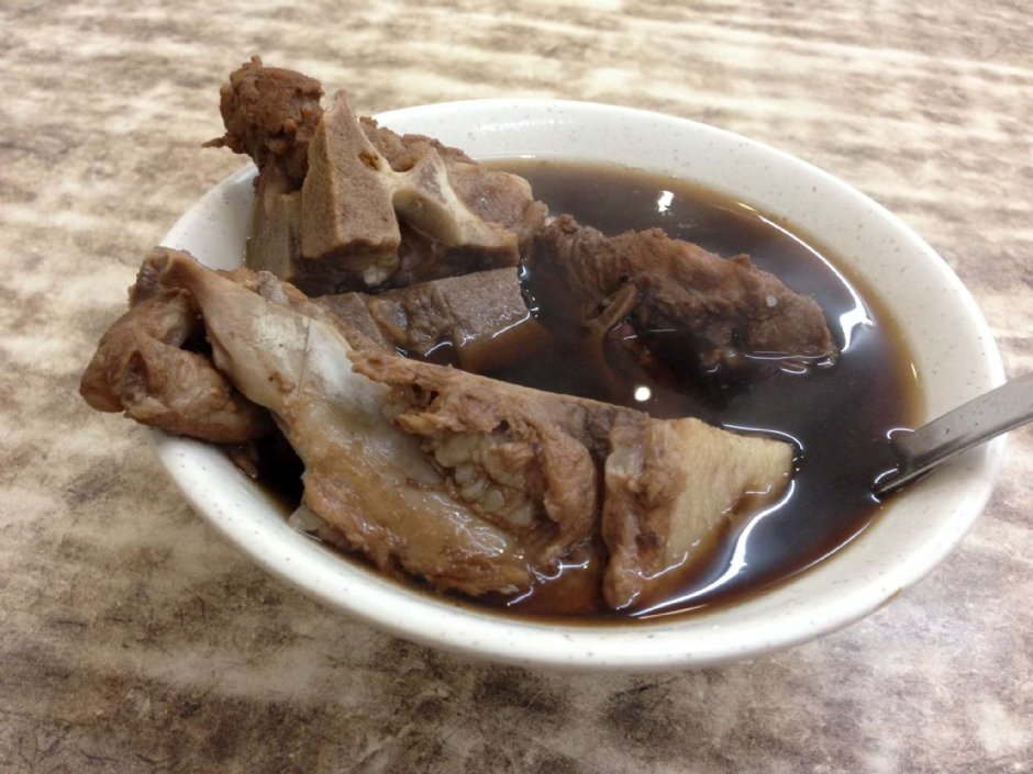 香氣逼人的藥燉排骨 攝影：陳皮梅