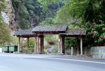 侧门 摄影：呂玫瑢