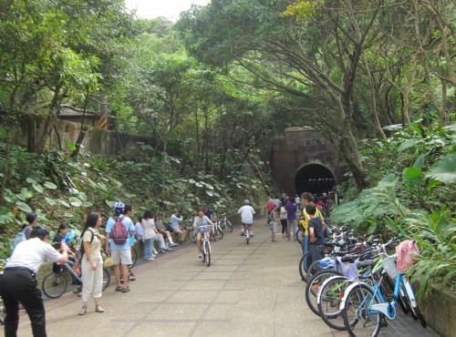 旧草岭隧道自行车道