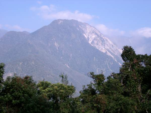 远眺高山美景 摄影：老山羊資訊網