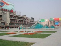 鐘鼓樓廣場的另一邊<br/> 攝影：到處走走到大陸-1
