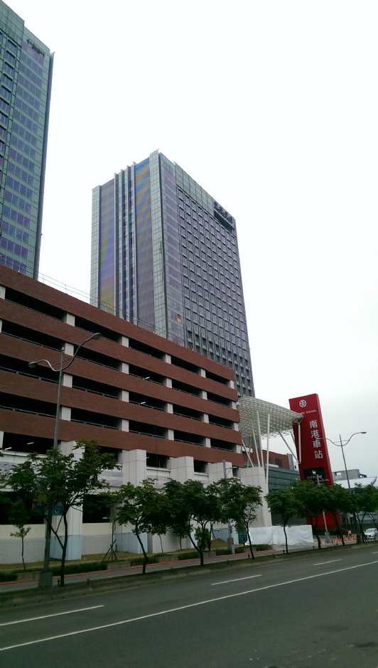 南港車站 攝影：Eva隨手拍