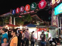 人潮洶湧的羅東夜市<br/> 攝影：陳皮梅