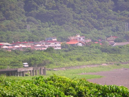岸上小屋 摄影：老山羊資訊網