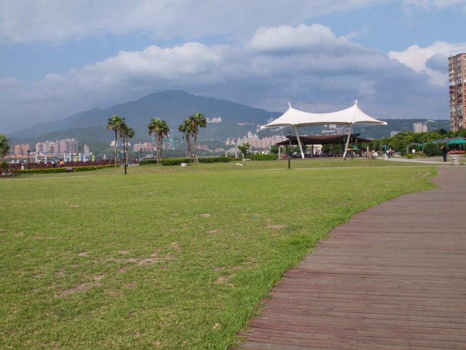 左岸會館前草坪 攝影：amo