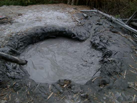 泥火山一景 摄影：老山羊資訊網