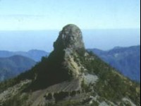 夏天的小霸尖山<br/> 摄影：陳勇霖