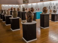 酒瓮展示<br/> 摄影：桃園市政府觀光旅遊局 提供