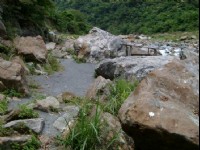 岩石与河<br/> 摄影：老山羊