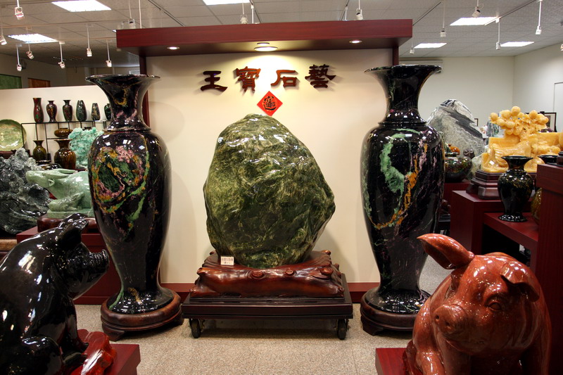 硘仔窑商店街大磁瓶 摄影：徐世英
