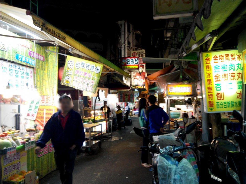 廟東夜市一景 攝影：Lu