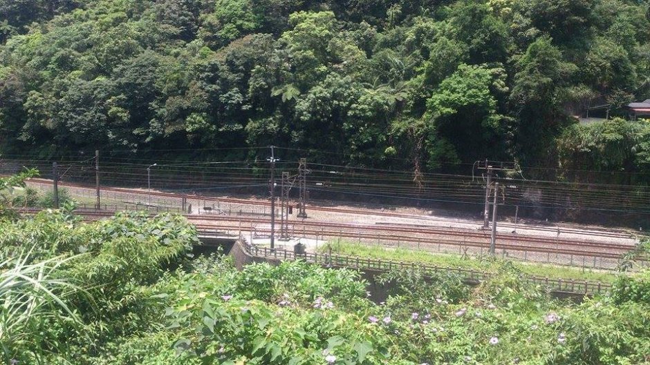 平溪線鐵道(近十分車站) 攝影：倪翊