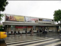 台南車站(後站)<br/> 攝影：黃儒永