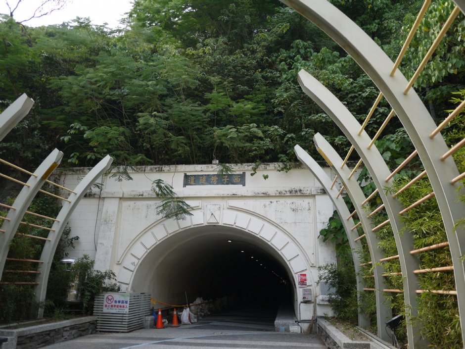 西子湾隧道 摄影：三井