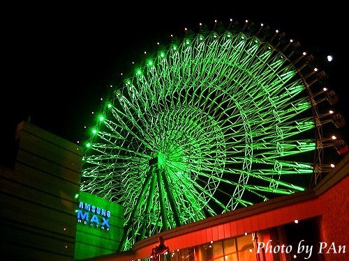 有摩天轮陪衬的夜景~ 摄影：eva隨手拍