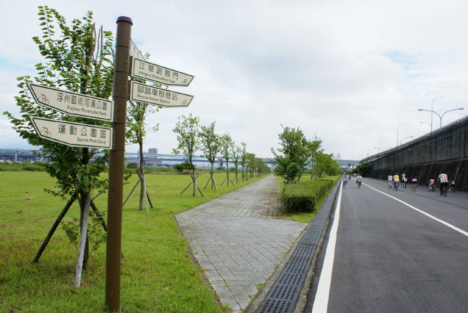 大漢溪右岸、新店溪左岸自行車道 攝影：Eva隨手拍