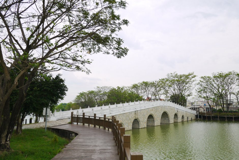 跨湖拱桥 摄影：旅遊王攝影組