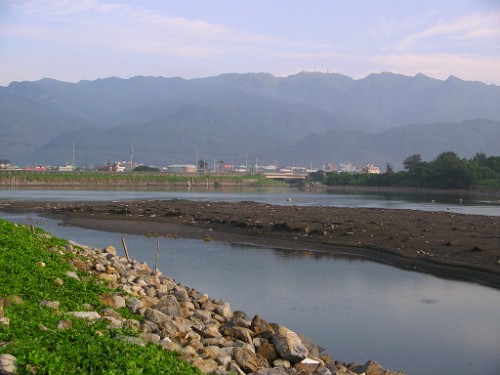 岸边风景 摄影：老山羊資訊網