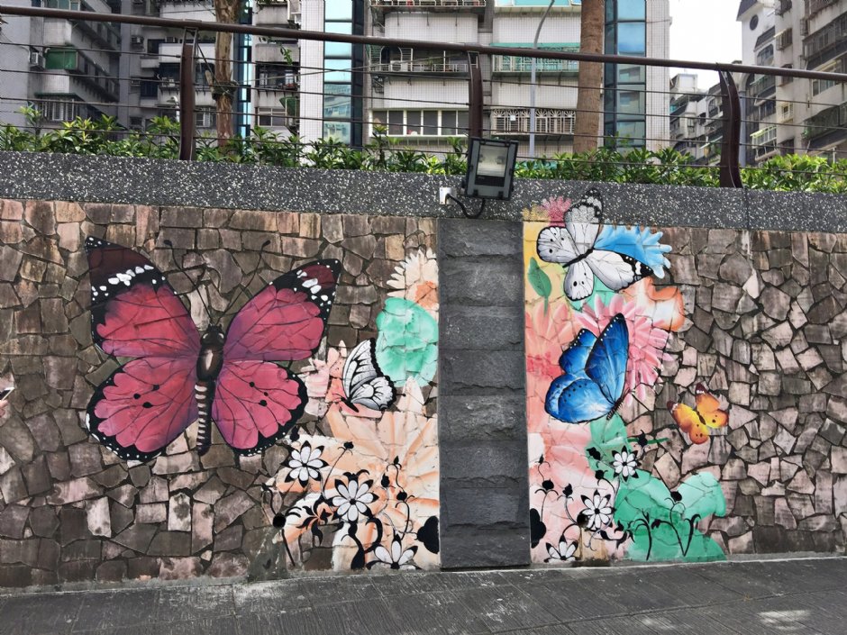 中港大排彩绘河道 摄影：Eva隨手拍