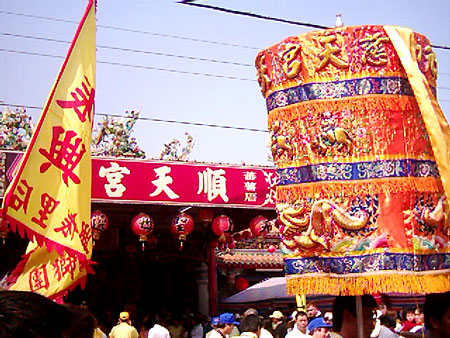 庙宇前往蕃薯厝顺天宫进香 摄影：吳仰哲