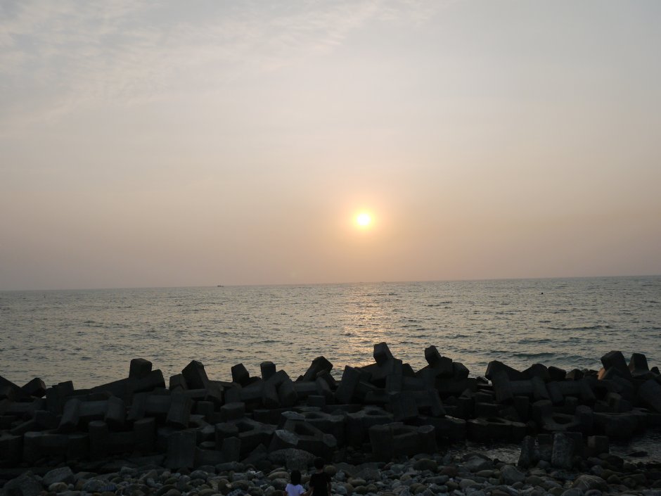 弥陀滨海夕阳 摄影：三井