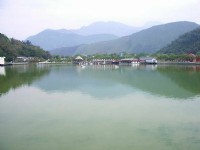 宁静的潭面<br/> 摄影：老山羊資訊網