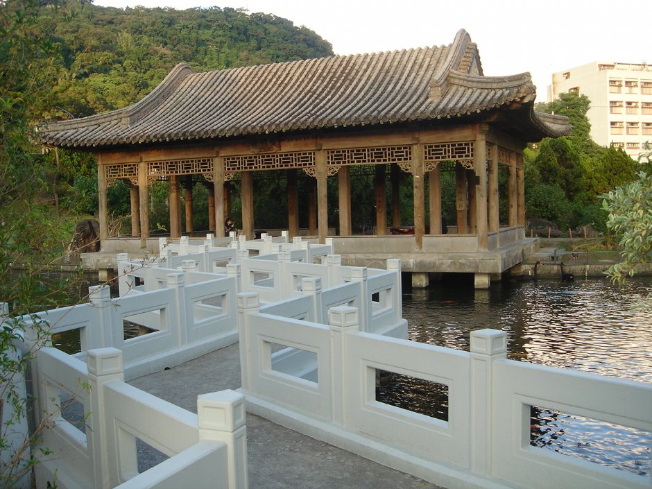 湖中小亭 摄影：余燕鳳